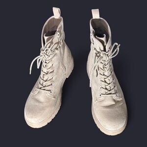 SO FAUX SUEDE boots-Beige/Cream -size 9.5